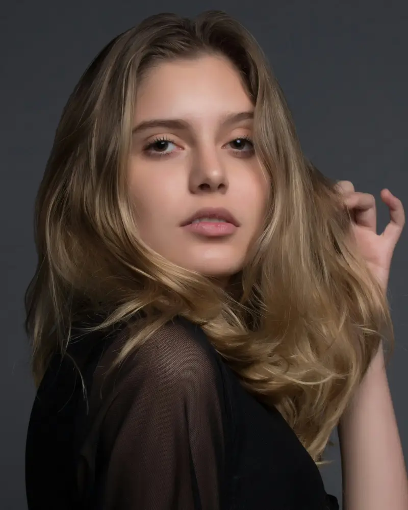 Woman with ash-blonde hair — example Light Summer color season analysis